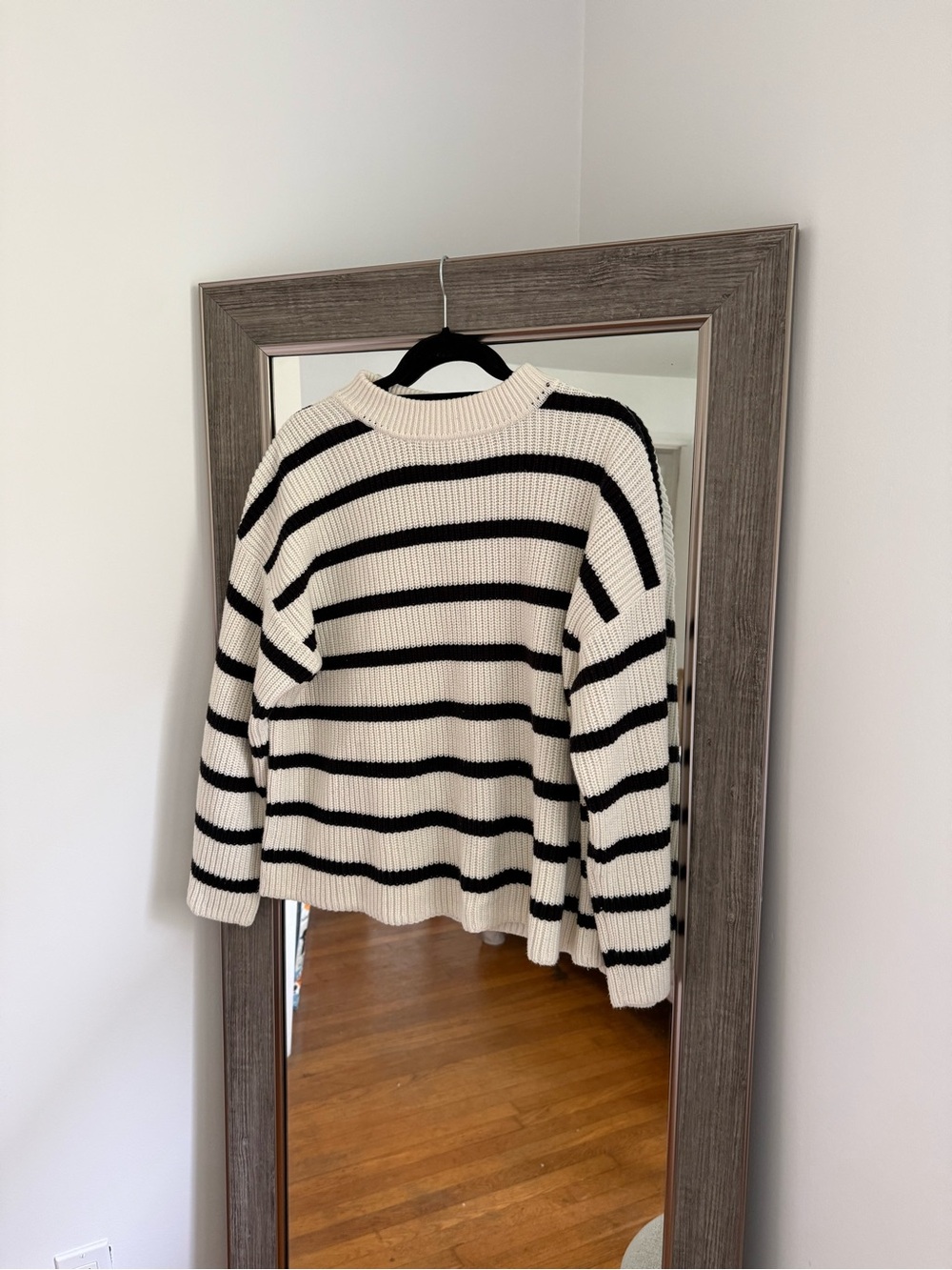 H&M Classic Black & Cream Striped Knit Sweater Oversize Small